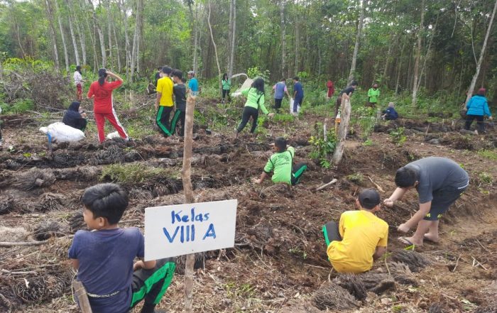 SMPN 1 Belimbing Ajari Siswa tentang Ketahanan Pangan dan Kewirausahaan