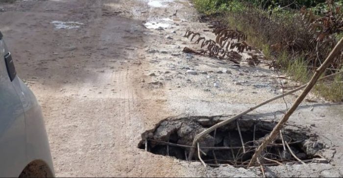 Sudah Lima Tahun Jalan Penghubung Antar Kabupaten di Kolam Rusak Parah