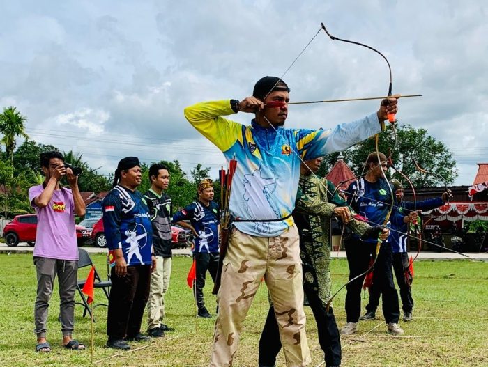 Fendi Pasbana Juarai Panahan Horse Bow di Melawi Tradisional Archery Cup 2022