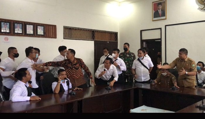 Aksi eks Tekon Kotim Ricuh, Asiten II Kotim Nyaris Adu Jotos