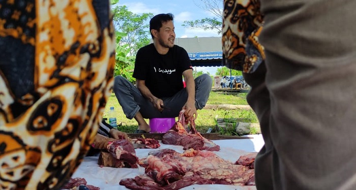 KKSS Bagikan Ratusan Paket Daging Kurban, Andi Abustan: Kita Belajar Ikhlas
