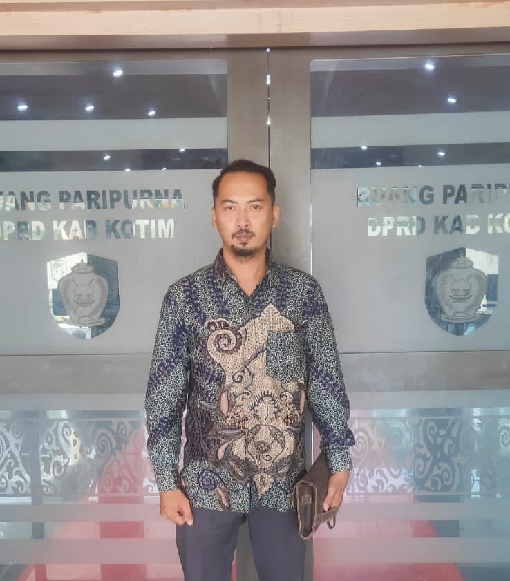 Sosok Muda Ini Siap Berikan Advokasi Bagi Tekon yang Tak Lulus Evaluasi, Pemkab Dinilai Tidak Tegas dan Keliru