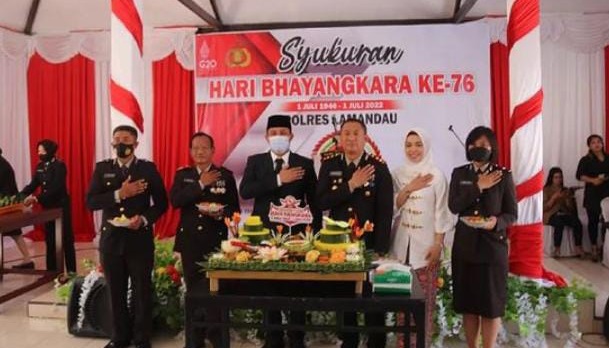 Hadiri Syukuran Hari Bhayangkara, Hendra Lesmana Resmikan Gedung SPKT Polres Lamandau