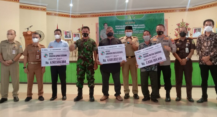 Bupati Hendra Lesmana Hadiri Penyaluran Dana Bagi Hasil Produksi Kebun Masyarakat