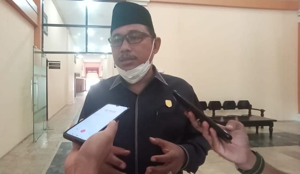 Ketua DPRD Kobar Minta Program Seragam Gratis Kembali Berlanjut