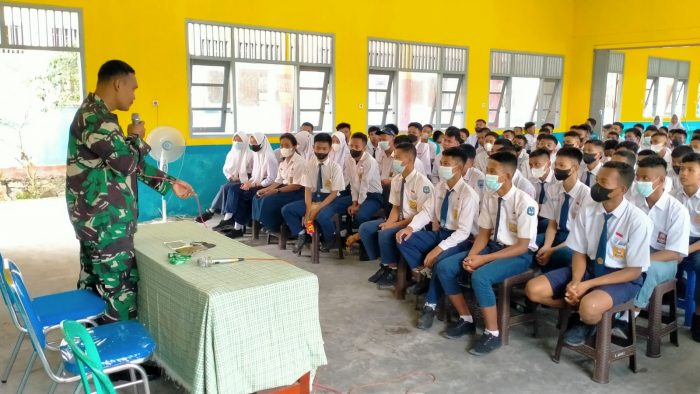 Danramil Arsel Beri Pembekalan Wawasan Kebangsaan untuk Siswa SMKN 2 Pangkalan Bun