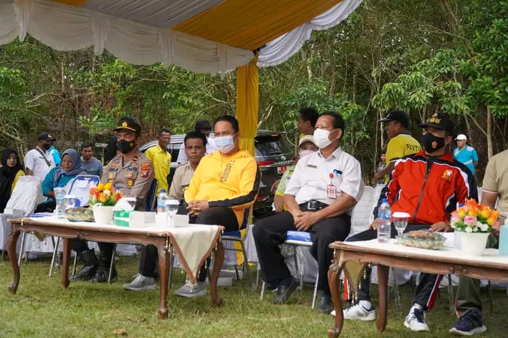 Diikuti 34 Tim, Bupati Buka Turnamen Volly dalam Rangka HUT Kecamatan Nanga Bulik