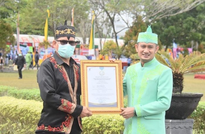 Perdana! Pemko Palangka Raya Raih Penghargaan Manggala Karya Kencana