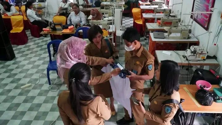 Disnakertrans Lamandau Adakan Pelatihan Menjahit untuk Para Pencari Kerja