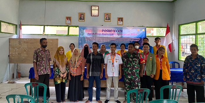Kelompok KKN Kebangsaan Desa Tamban Luar Bantu Permasalahan Ternak Para Warga