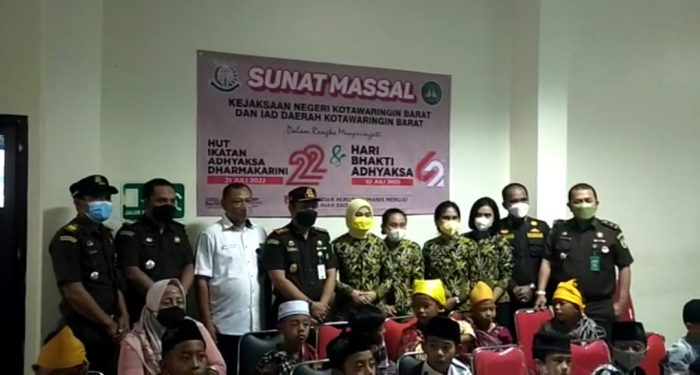 Dari Baksos Hingga Sunatan Massal, Kejari Kobar Gelar Berbagai Kegiatan pada Peringatan HBA