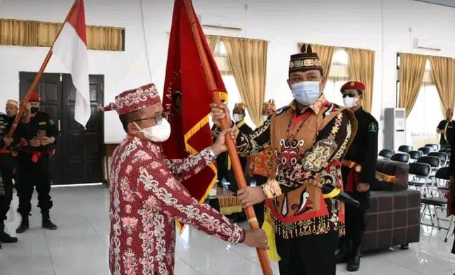Bupati Lamandau Kukuhkan Tiga Kepengurusan DAD Tingkat Kecamatan