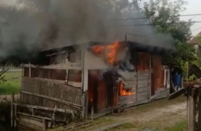 Ditinggal Antar Anak Sekolah, Rumah Ludes Jadi Arang