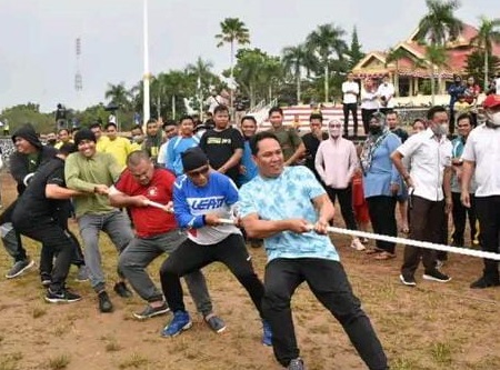 Lomba Tarik Tambang Antar Instansi Meriahkan Peringatan HUT Kabupaten Lamandau
