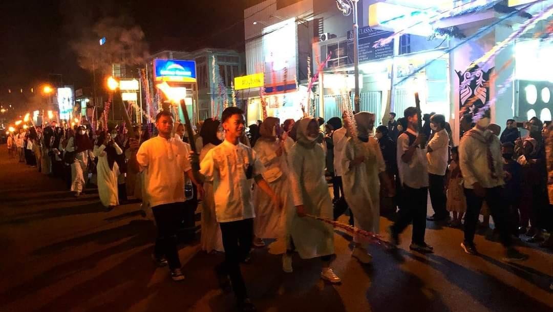 Sambut Tahun Baru Islam, Ratusan Warga Kobar Gelar Pawai Tanglong