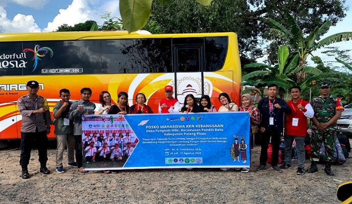 Sepuluh Mahasiswa Mahasiswa KKN Kebangsaan Siap Mengabdi di Desa Pangkoh Hilir