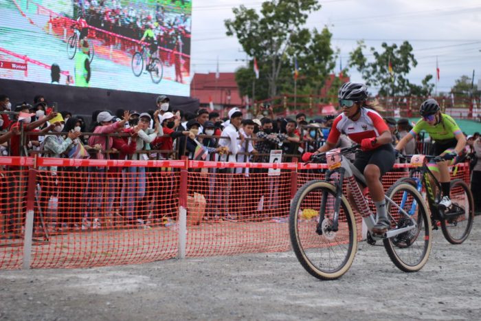 Pertama Kali Ikut Kejuaraan Dunia Balap Sepeda, Ayu Langsung Naik Podium