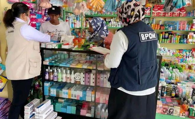 Dinkes Lamandau dan Loka POM Kobar Periksa Distribusi Kosmetik di Lapangan