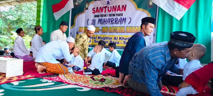 Ponpes Darul Maghfur Al Khotiby Santuni Belasan Anak Yatim di Desa Muara Bangkal