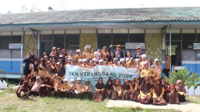 Mahasiswa KKN Kebangsaan Ajak Siswa MI Al-Mustabah Berperilaku Hidup Bersih