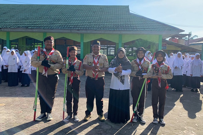 MTsN 1 Sukamara Lepas Empat Siswa dan Satu Guru ke Jambore Nasional di Cibubur