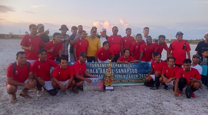 Desa Sungai Baru Juarai Piala Abdul Sanapsud