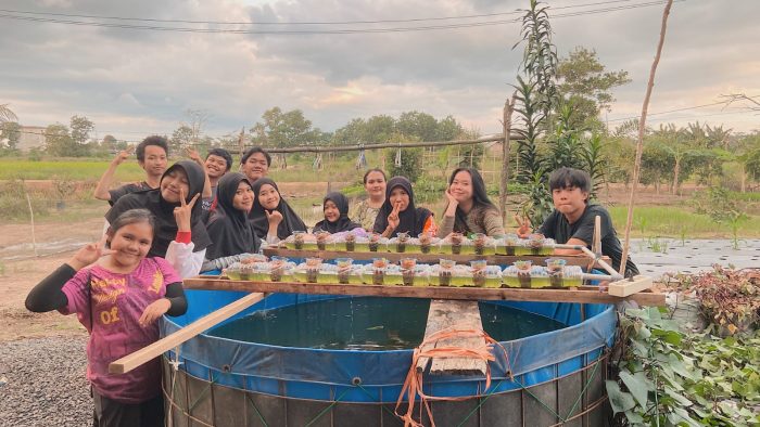 Mahasiswa KKN Lakukan Pengelolaan Desa Ramah Lingkungan dengan Pembuatan Aquaponik