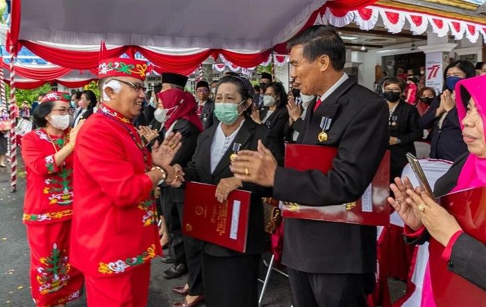 Kado HUT Ke-77 RI, ASN UPR Terima Penghargaan Karya Satya