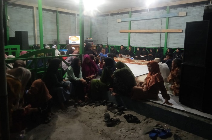 Masyarakat Desa Sungai Tabuk Gelar Perpisahan dengan Mahasiswa KKN dari IAIN Palangka Raya