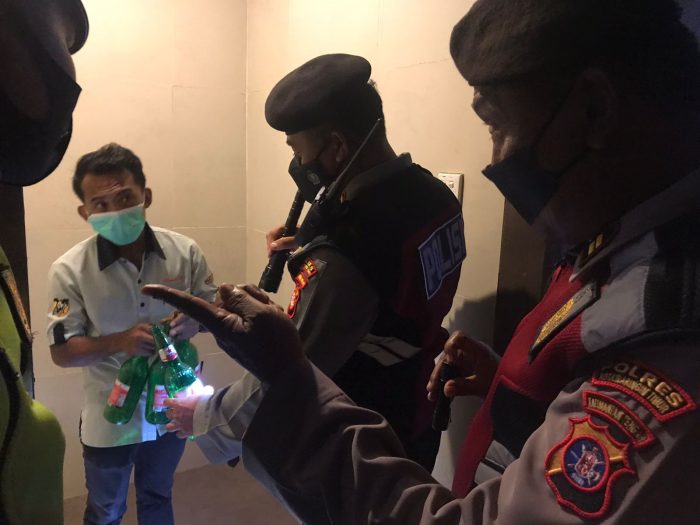 Pengunjung Tempat Biliar dan Karaoke di Sampit Kedapatan Konsumsi Miras
