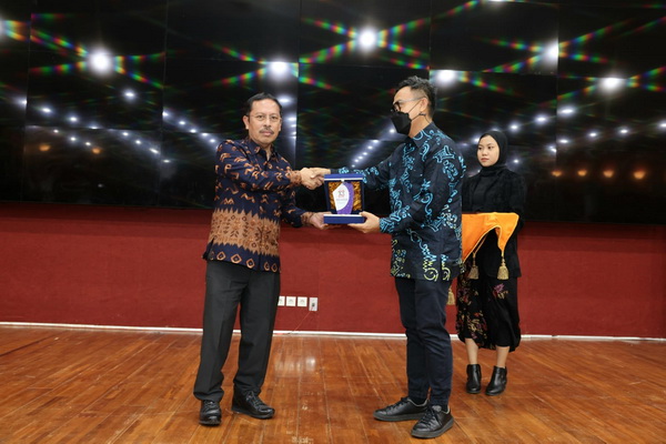 Lagi, Danny Raih Penghargaan Kepala Daerah Inovatif