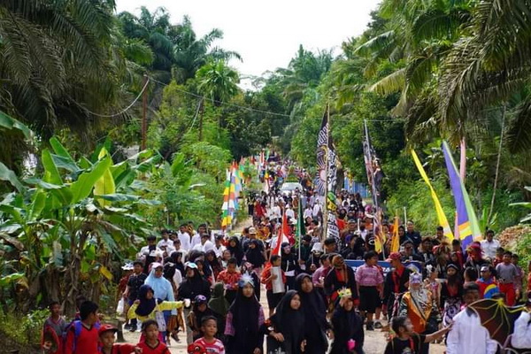 Kirab Budaya 1000 Topeng Meriahkan Hari Jadi Desa Mekar Mulya