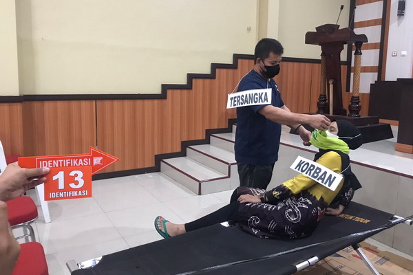 Polres Kotim Gelar Rekonstruksi Pembunuhan Pemilik Losmen, Tersangka Peragakan 25 Adegan