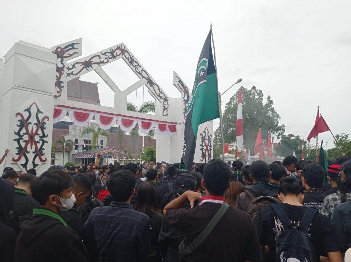 Demo Tolak Kenaikan BBM di DPRD Kalteng, Ini Lima Tuntutan Mahasiswa 