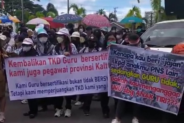 Tolak Penghapusan TKD, Ratusan Guru “Seruduk” Dinas Pendidikan