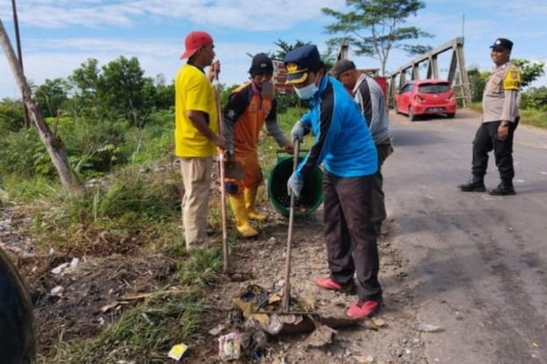 Buang Sampah Sembarangan, Warga Kecamatan MB Ketapang akan Disanksi Adat