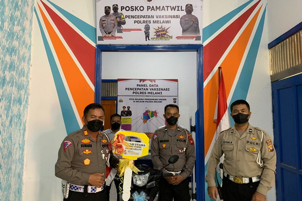 Dirlantas Polda Kalbar Terima Penghargaan dari Bupati Melawi