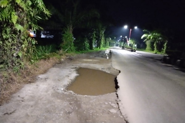 Keluhkan Jalan Berlubang, Warga: Mungkin Tunggu Ada Korban