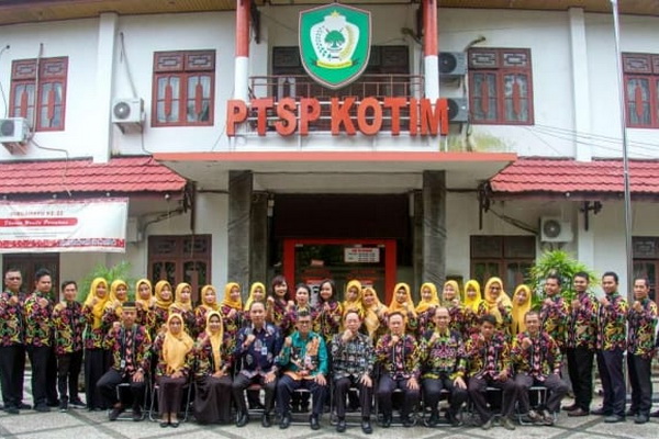 Permudah Investor Masuk, DPMPTSP Kotim Luncurkan Buku Profil Investasi
