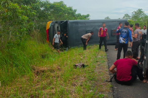 Rombongan Ditsamapta Polda Kalteng Kecelakaan di Ujung Pandaran