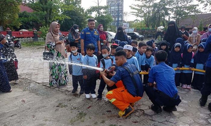 Disdamkarmat Kotim Berikan Edukasi Pencegahan Kebakaran kepada Puluhan Siswa TK