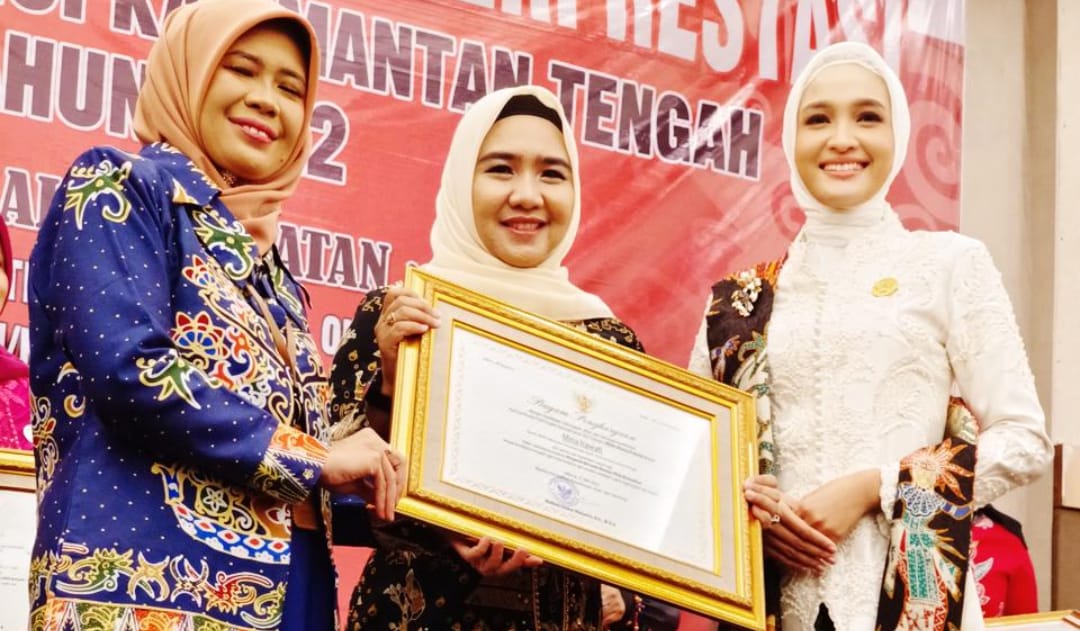 Bunda PAUD Kobar, Mina Irawati Sabet Wiyata Dharma Pratama dari Kemendikbud