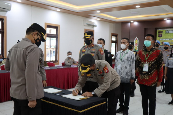 Kapolres Katingan Pimpin Penandatanganan Pakta Integritas Penerimaan Tamtama Polri