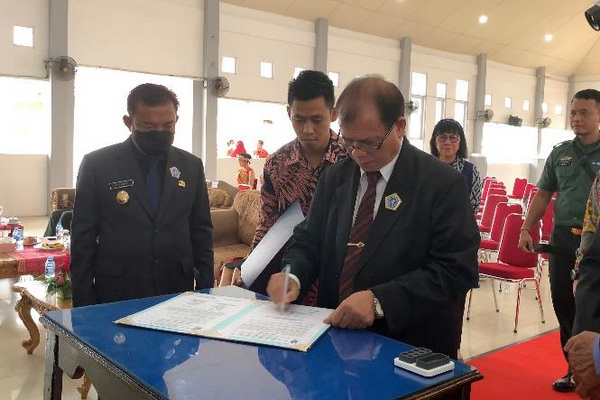 Hadiri Pelantikan DPC PIKI Melawi, Wabub Kluisen: Junjung Tinggi Toleransi Antarumat Beragama