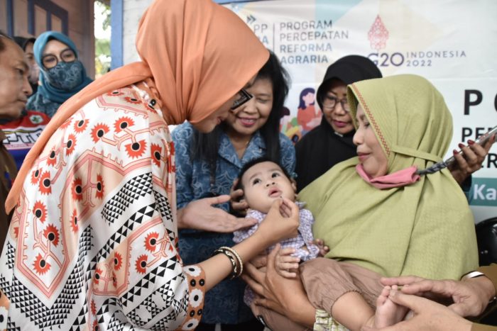 Tekan Stunting, Ketua TP-PKK Provinsi Kalteng Kunjungi Posyandu Usaha Bersama I Kecamatan Dusun Selatan