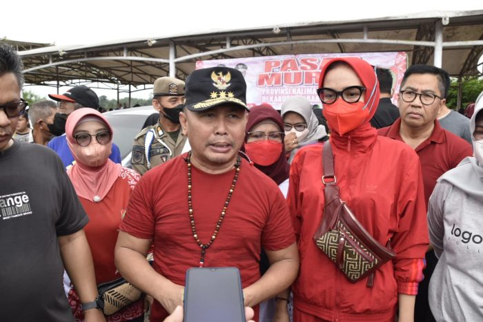 Gubernur Kalteng Tinjau Pasar Murah di Taman Iring Witu usai Ikuti Senam Bersama
