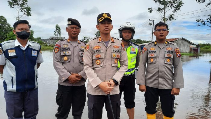 Banjir Makin Dalam di Jalan Pangkalan Bun-Kolam, Kapolres Sarankan Pengendara Tak Melintas
