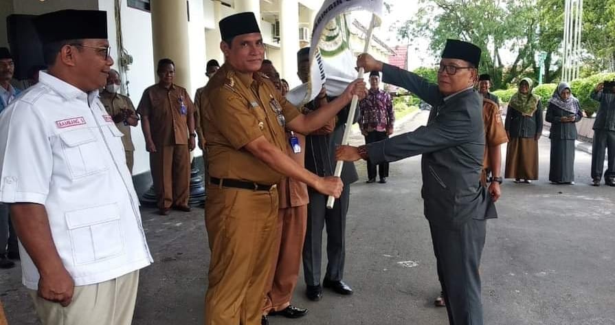 Pj Bupati Melepas Kafilah Kobar dalam FSQ IX Tingkat Provinsi Kalteng