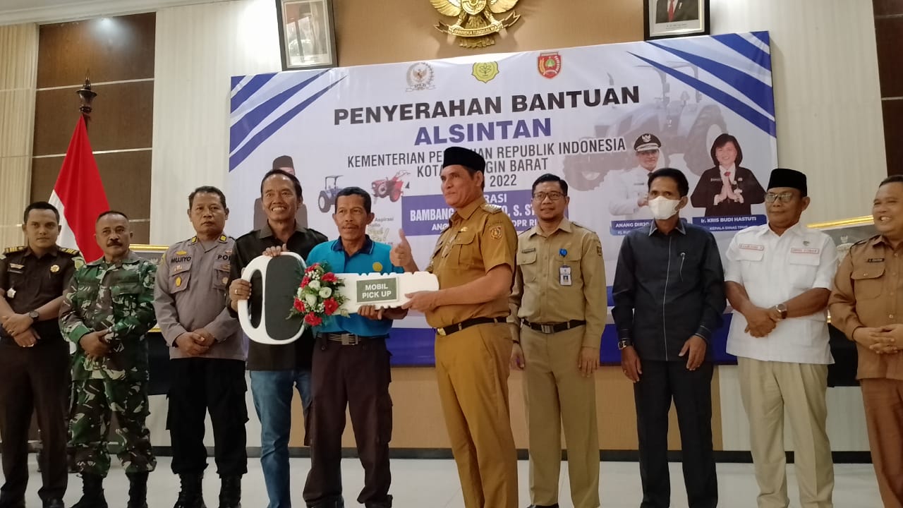 Pemkab Kobar Fasilitasi DPR RI untuk Salurkan Ratusan Alat dan Mesin Pertanian
