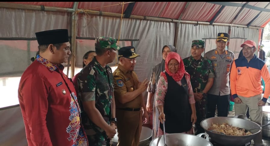 Gubernur Sugianto Sabran Tinjau Tempat Pengungsian Korban Banjir di Kobar